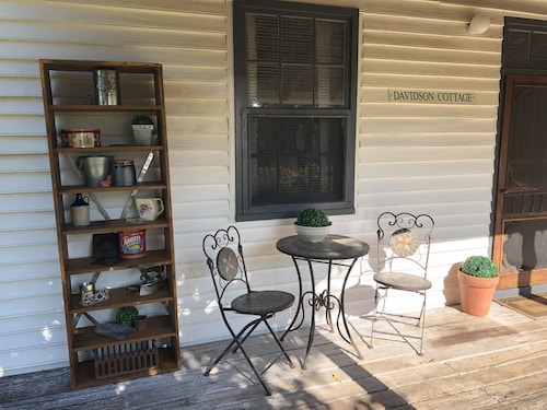 Davidson's Cottage Penola: Open fire, AC, Wifi, SMART TV, Garden Dog Friendly