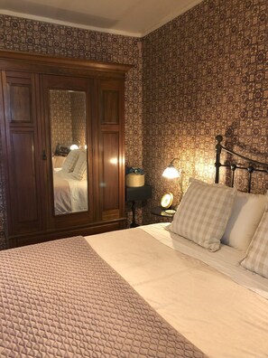 1 bedroom, desk, iron/ironing board, free WiFi