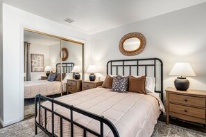 1 bedroom, free WiFi, bed sheets - Las Palmas 328, Smart Tv's, Resort Pool, Resort Clubhouse (St. George)