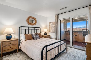 1 bedroom, free WiFi, bed sheets - Las Palmas 328, Smart Tv's, Resort Pool, Resort Clubhouse (St. George)