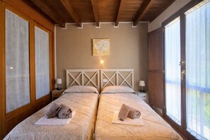 6 habitaciones, tabla de planchar con plancha y cuna de viaje 