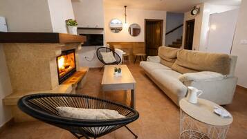 Televisie en een open haard