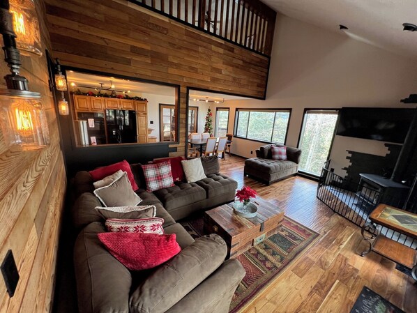 TV - Cozy 3-Bedroom Cabin W/ Fitness Room, Just 2 Blocks from Angel Fire Ski Lifts! (Angel Fire)