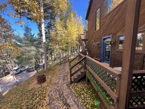 Property grounds - Cozy 3-Bedroom Cabin W/ Fitness Room, Just 2 Blocks from Angel Fire Ski Lifts! (Angel Fire)