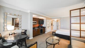 1 bedroom, desk, iron/ironing board, free WiFi