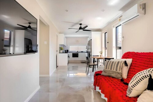 Cheerful 13 Bedrooms with free Parking