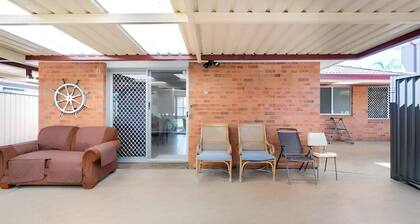 Cheerful 13 Bedrooms with free Parking