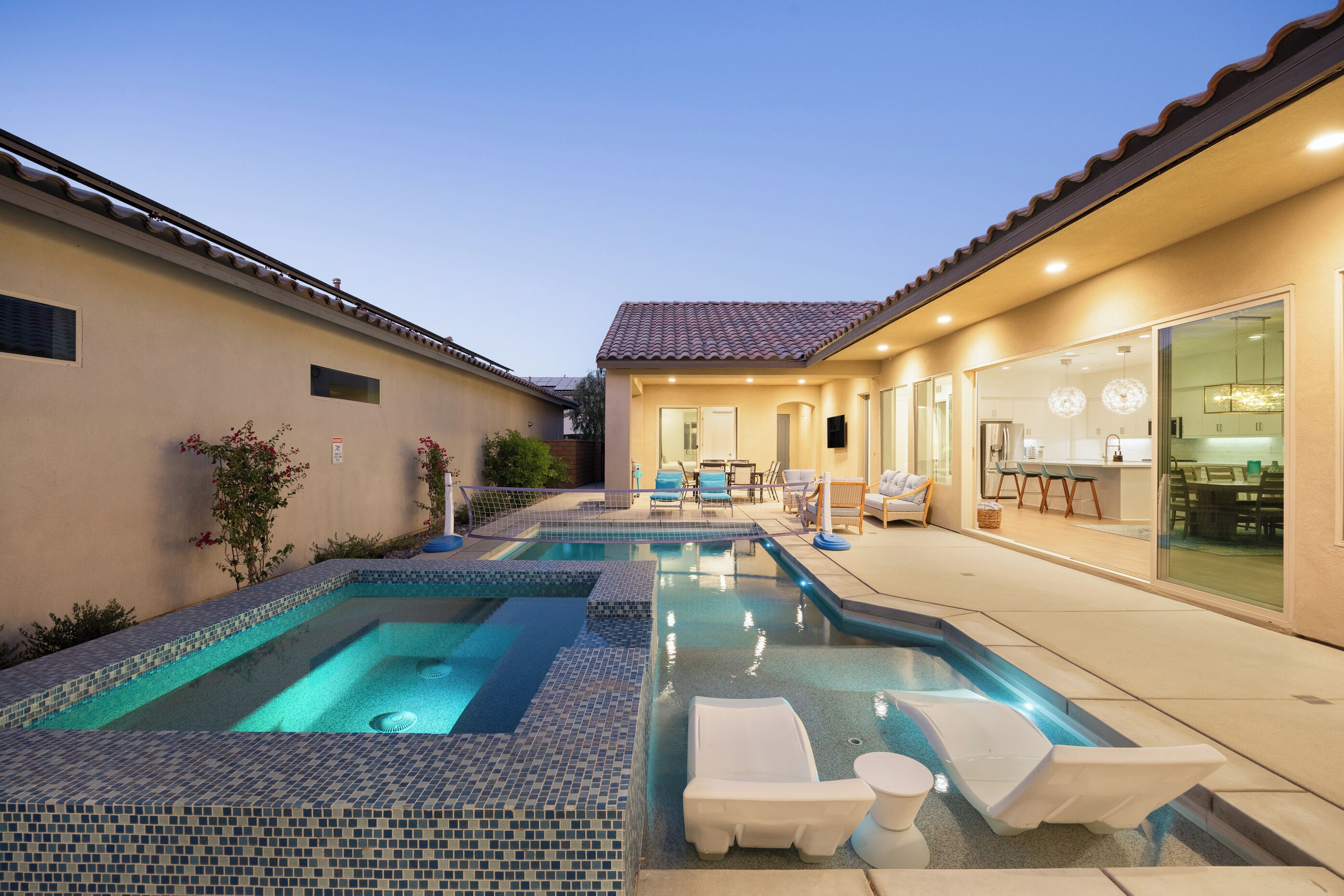 Lämmitetty uima-allas