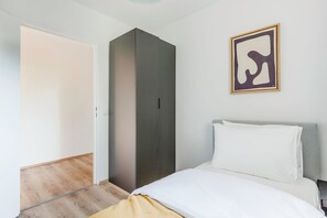2 chambres, fer et planche à repasser, Wi-Fi, draps fournis