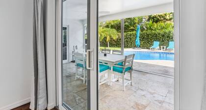 Luxury Modern Palm Beach Gardens Home with Heated Pool-Near Beach & Restaurants