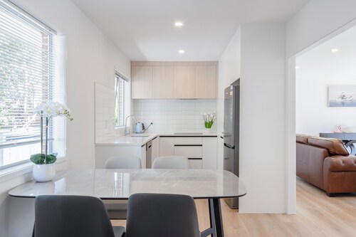 Elegant 2-Bedroom Oasis in Royal Oak

