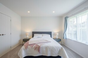 2 habitaciones, tabla de planchar con plancha, wifi y ropa de cama