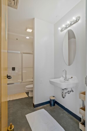 Hair dryer, towels - *New* Bohemian Nook Located in the Gulch (Nashville)