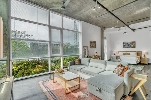 Trendy Gulch Studio Near Nashville Hotspots