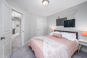 3 chambres, fer et planche à repasser, Wi-Fi, draps fournis