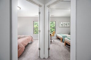 3 chambres, fer et planche à repasser, Wi-Fi, draps fournis