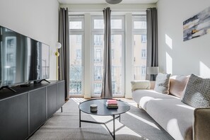 Télévision, chaîne hi-fi