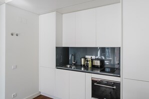 Frigorífic, microones, forn i placa de cuina 