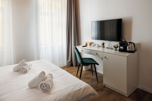 1 bedroom, desk, WiFi, bed sheets