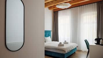 1 bedroom, desk, WiFi, bed sheets