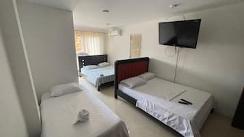 Comfort Quadruple Room | Desk, free WiFi