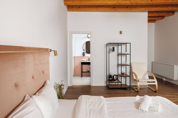 1 slaapkamer, een strijkplank/strijkijzer, wifi, beddengoed