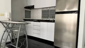 Oven, dishwasher, coffee/tea maker, blender