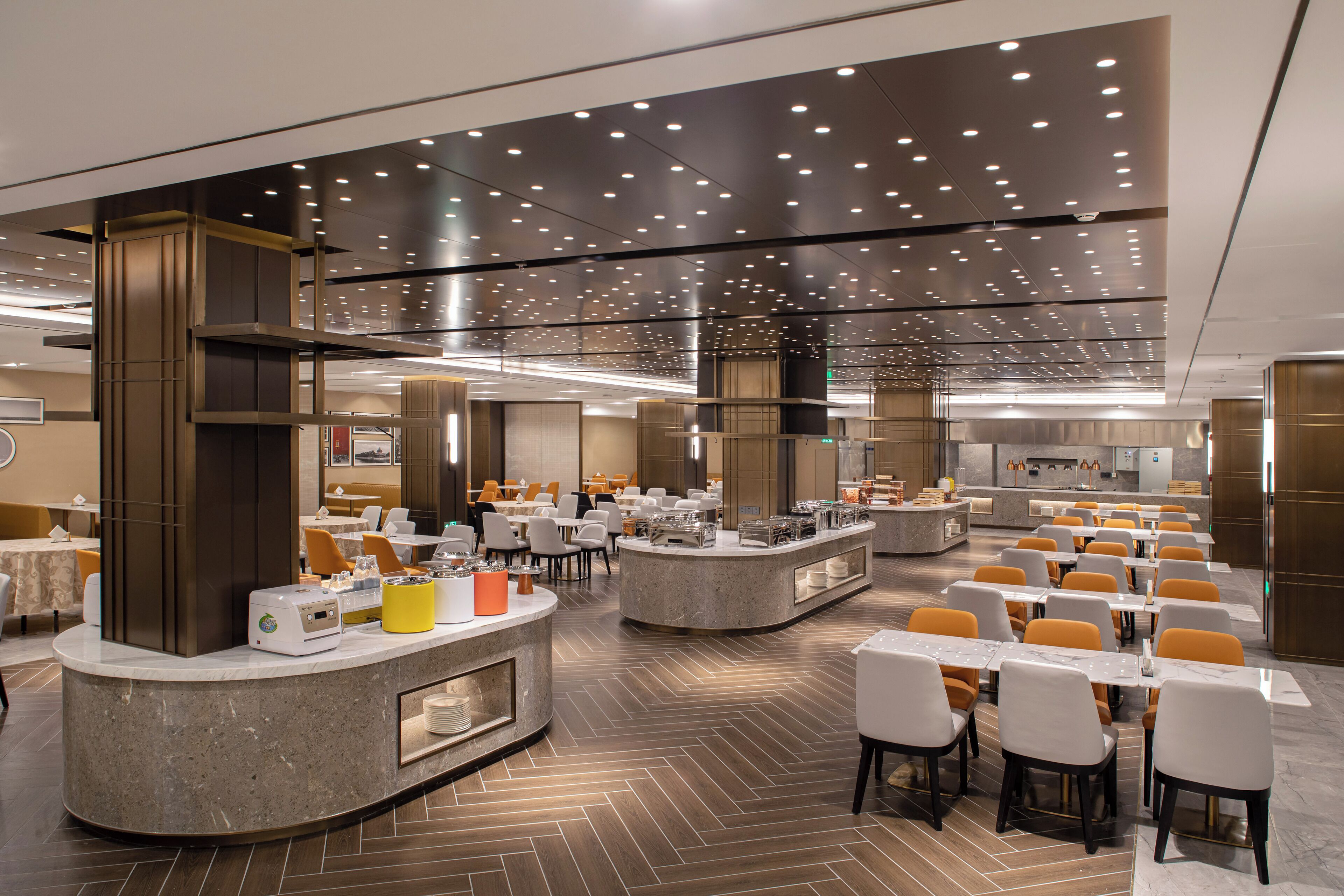 每日供应自助式早餐（每人 CNY 68）