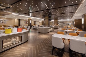 每日供应自助式早餐（每人 CNY 68）