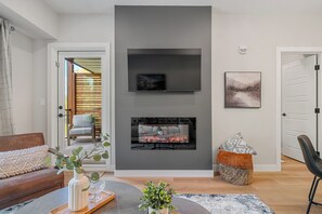 Interior - All Year Heated Pool & Tub! New! (Bighorn No. 8)