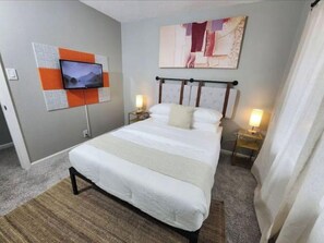 3 bedrooms, free WiFi, bed sheets - Poolside Oasis (Houston)