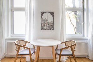 Dining - Blueground | Mariahilf, fully furnished & ready (Vienna)