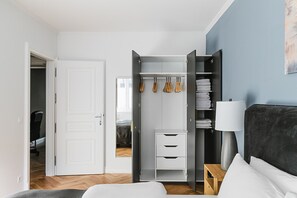 2 bedrooms, iron/ironing board, WiFi, bed sheets - Blueground | Wieden, elevator & balcony (Vienna)