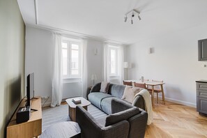 TV, stereo - Blueground | Wieden, elevator & balcony (Vienna)