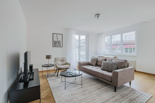 Blueground | Küsnacht, fully furnished + w/d