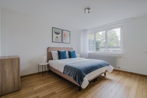 3 chambres, fer et planche à repasser, Wi-Fi, draps fournis