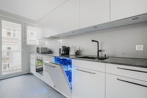 Fridge, microwave, oven, stovetop - Blueground | Küsnacht, fully furnished + w/d (Zurich)