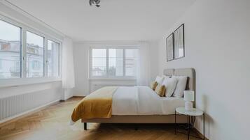 3 habitaciones, tabla de planchar con plancha, wifi y ropa de cama