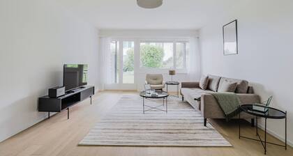 Blueground | Horgen, laundry appliances