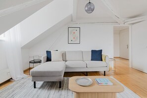 TV, stereo - Blueground | Oberstrass, rooftop, kitchen (Zurich)