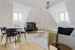 TV, stereo - Blueground | Oberstrass, rooftop, kitchen (Zurich)