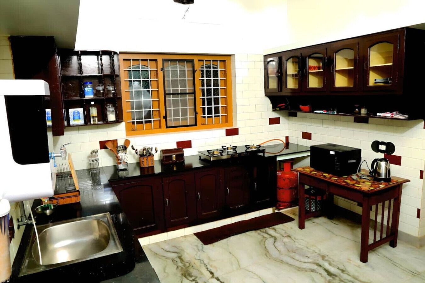 Fridge, cookware/dishes/utensils, spices