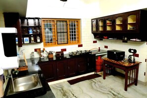 Fridge, cookware/dishes/utensils, spices
