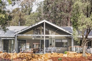 Outdoor dining - Peppermint Retreat - perfect rural getaway (Quindalup)