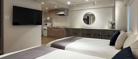 Estudio Confort, 2 camas matrimoniales, para no fumadores, cocineta | Decoración personalizada, escritorio y tabla de planchar con plancha