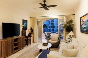 TV, DVD player, aparelho de som