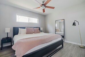 2 chambres, fer et planche à repasser, Wi-Fi, draps fournis