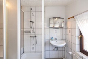 Ducha, secador de pelo, toallas