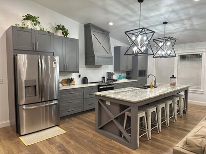 Lake of Egypt Hill Top Retreat - Sleeps 8