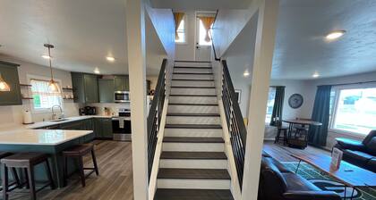 1 Block from Lambeau-great atrium view! 4-bed/2 bath house with large patio.